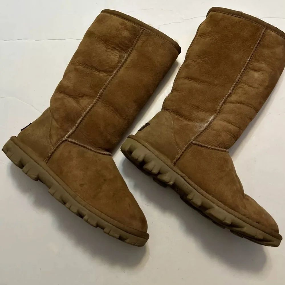 UGG Australia Brown #5845 Tall Sheepskin Slip On Boots Women's
6M